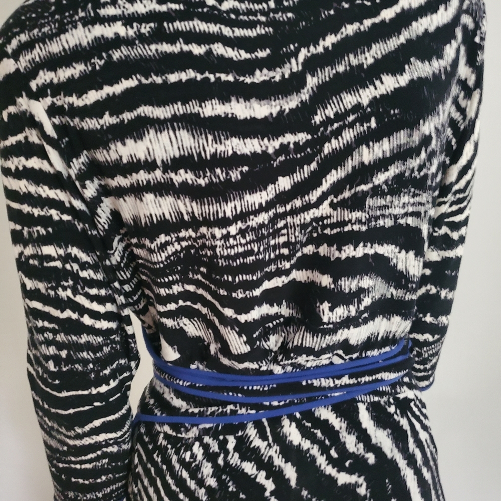 Dress - Picture 5 of 9